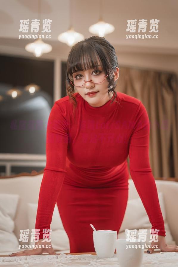 洛璃LoLiSAMA 私房美图大曝光:洛璃LoLiSAMA的小恶魔时刻,专治不开心!