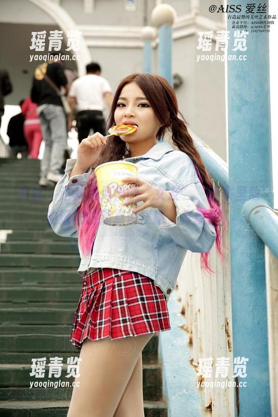 爱丝-何冉 爱丝 - 这就是何冉的“女友”,图集里隐约透出的那点俏皮感,真魔性。