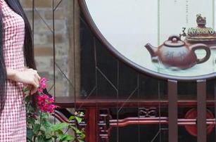 爱蜜社 - Winki丝姬红裙作品免费，真不知道她是要送票还是送镐！