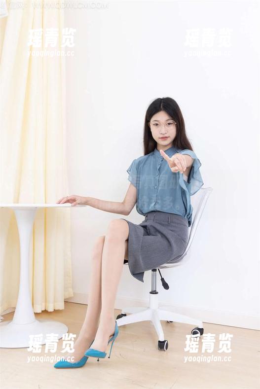物恋传媒 - 小昭圣诞写真图册，意外发现金色的彩铃没我多。