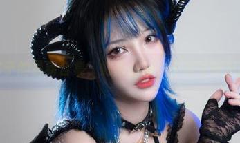 狐洛洛子的最新合集，慵懒白猫，不如说懒出新境界