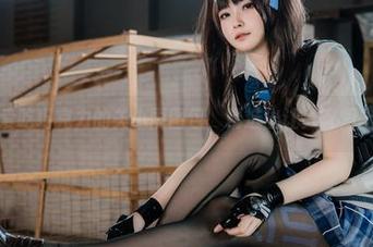 专属白莉爱吃巧克力的关小雨图包，精选出让人嘴角上扬的画面