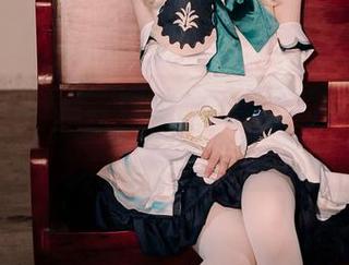 免费写真预告，短裙白莉爱吃巧克力快来撒娇！