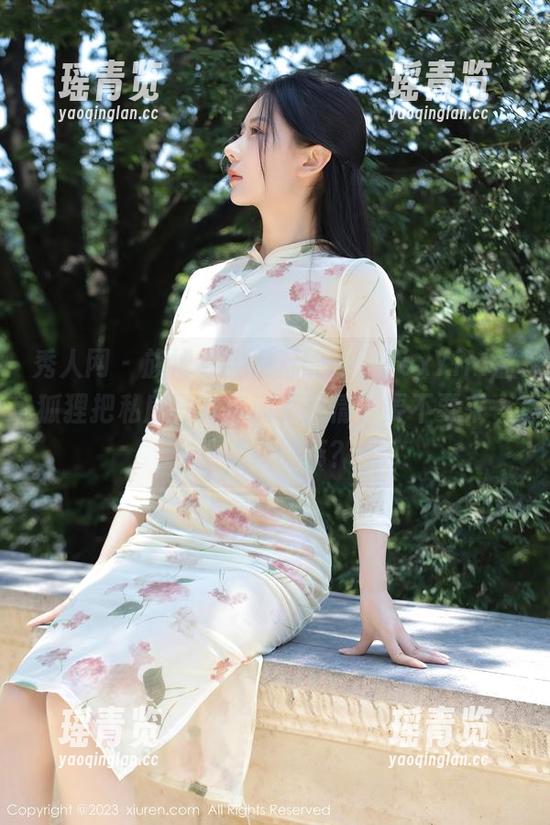 秀人网 - 旗袍其实是万能的，FoxYini孟狐狸把私房写真塞满了风情，要不要来一杯淡淡的茶？