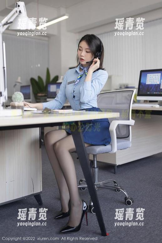 秀人网 - 会飞的小虎牙的图包，秘而不宣的办公时光