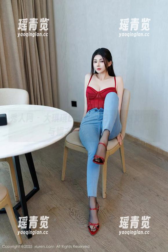 秀人网-大琪琪Emily 秀人网 - 大琪琪Emily用白裙照片把清纯与媚态玩得淋漓尽致