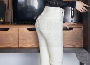 秀人网 - 抖娘利世的自拍：图包下载不只是图，还藏了多少小心思？