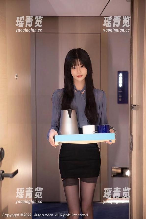 秀人网 - 礼服的光泽在林乐一身上闪烁，这高清美图真能把你美得朦朦胧胧的。