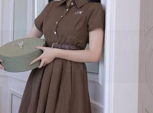 秀人网 - 校园的全套：林月月和她的课本“服装秀”！