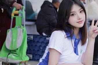 秀人网 - 甜妮旗袍秀：这最新图册就像杂志封面上的邻居，没事没事，瞄一眼直逼眼泪！