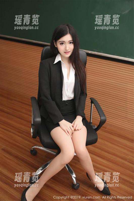 秀人网 - 随便一张自拍，田小燕Vicky的最新写真集，刚打开我就要怀疑我的拍照技术了。