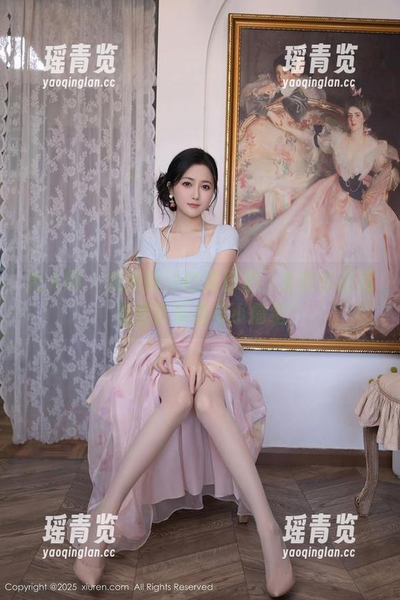 秀人网 - 或许阿汁的夏日里，套图作品藏着些许反思与小情绪