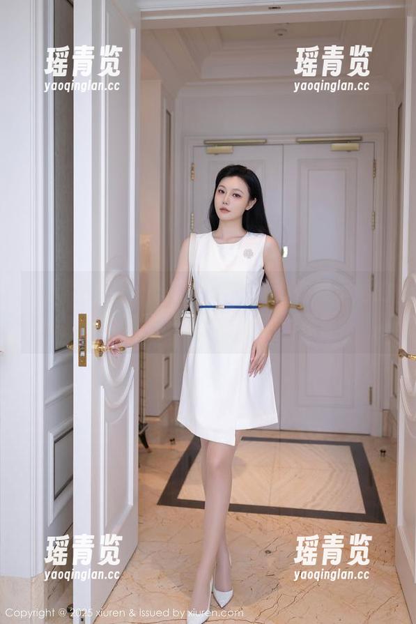 秀人网 - 看，陆萱萱cecillia在展示她的棉袜美图，我只想下载到家！