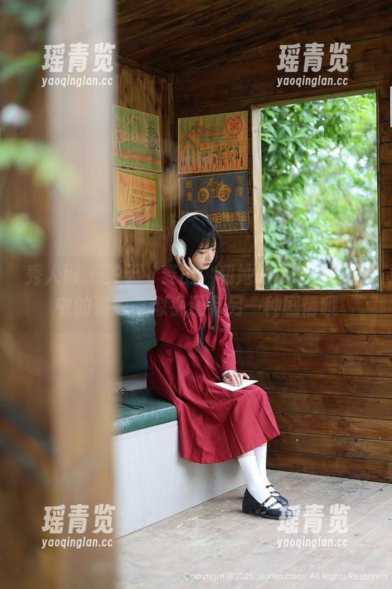 秀人网 - 关于‘麦田’和她的棉袜：作品中的资源，似乎还有另一种剧情哦