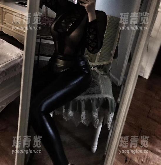 童小芯 微密圈 - 童小芯的在线图集:吊带白丝,一种随意挑逗的气息,真心让人眼前一亮。