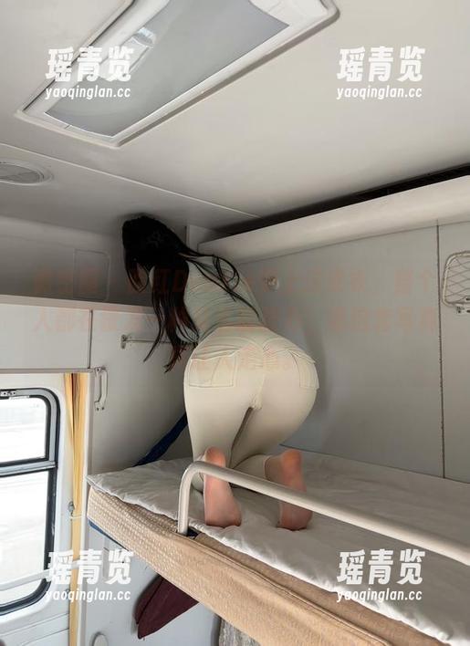 脸红Dearie 微密圈 - 脸红Dearie穿上这皮衣,整个人都在散发一种莫名的张力,看这套写真真让人走心。