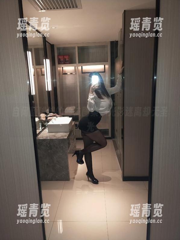 自闭颜球球的丝袜图集，光影迷离却无圣光