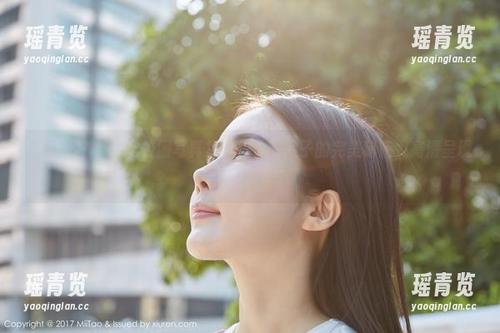 蜜桃社 - 美绪的校服写真集：模仿书呆子的完美秘籍，高清呈现！