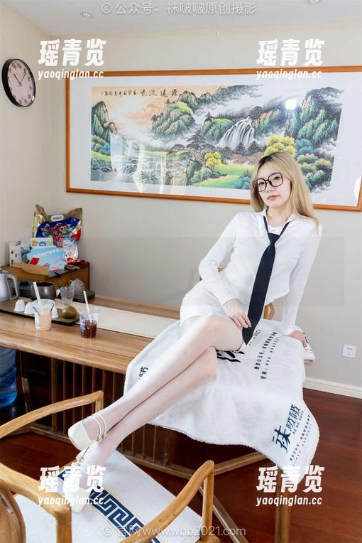 袜啵啵 - 带你看奶油的黑色美甲全集，花絮版也很奇妙