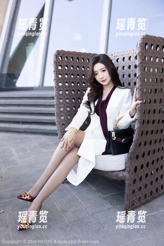 语画界 - 开始关注林乐一，发现她的写真中，美足成了不走寻常路的亮点。