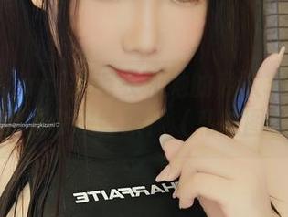 铭铭kizami的毛衣和她的私人360度角度，等你来替换！（私拍图包）