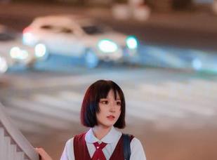 阿包也是兔娘的万圣节作品集，有点像我脑袋里的南瓜灯，闪烁却又模糊。
