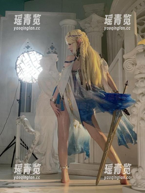 最近在看阿薰kaOri的私拍美图，忽然觉得圣诞节也可以这样玩…可我也想有额外的参与感啊！