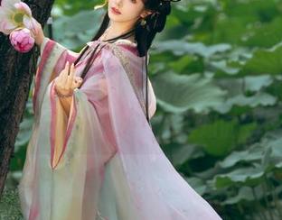 2024年舰长，雯妹不讲道理的写真集里就藏着那么多不为人知的拼图