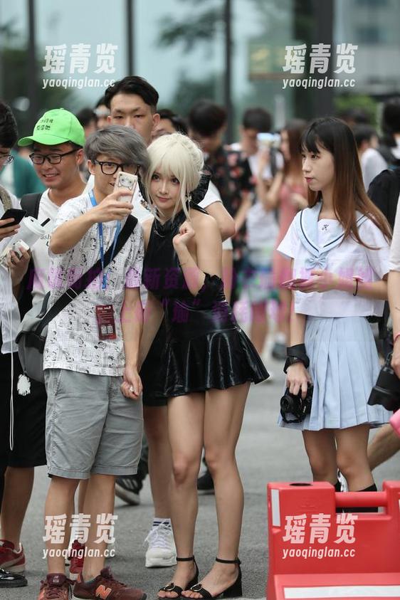 魔镜街拍 魔镜街拍:最新资源,粉衣瑜伽裤小姐姐,上街“瑜”消耗眼球!
